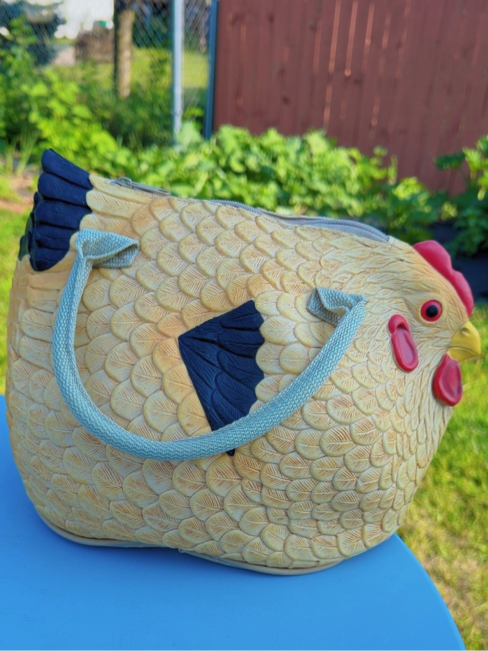 Chicken-Shaped Small Pet Carrier Bag in Cream and Navy